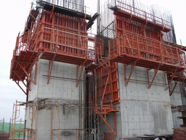 chuyên bán giàn giáo xà gồ công trình tại Quận 2